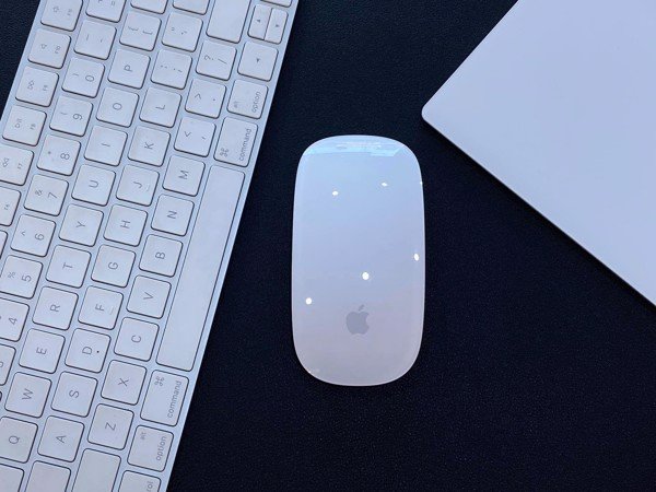 Sau nhiều năm, Apple vẫn không thay đổi cách sạc pin “độc lạ” của Magic Mouse