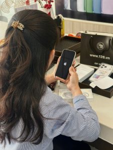 Khách nhận máy tại 126