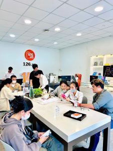 Khách nhận máy tại 126