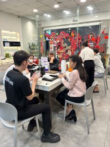 Khách nhận máy tại 126