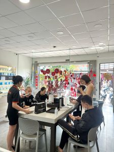 Khách nhận máy tại 126