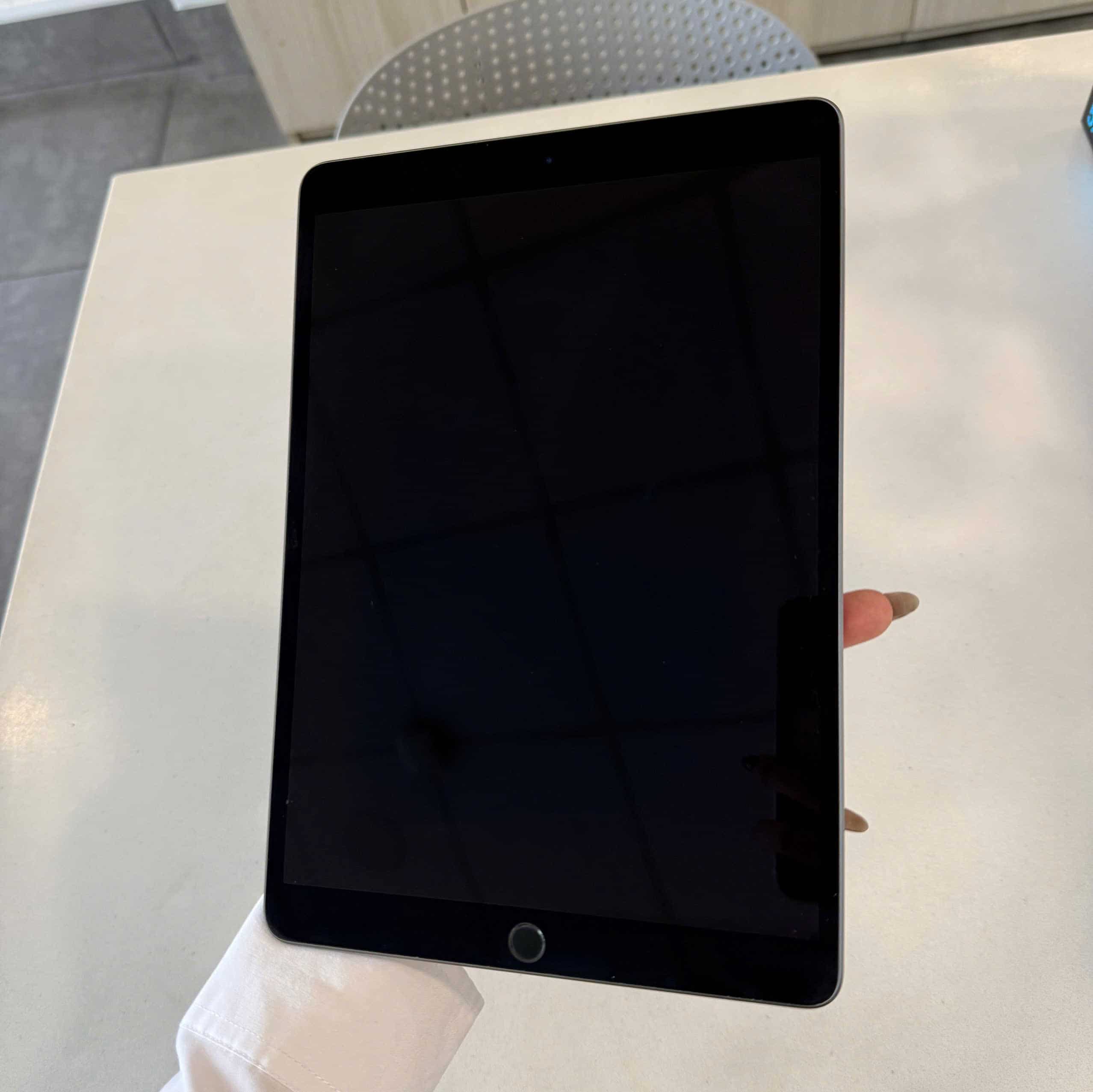 iPad Air 3 WiFi 256GB Xám, 126.vn