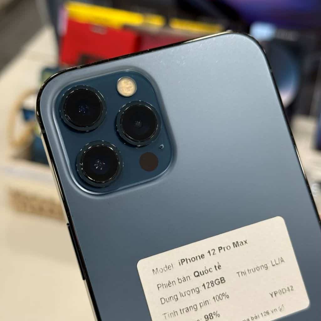 Cận cảnh cụm camera LiDAR và màn hình OLED 6.7 inch iPhone 12 Pro Max cũ tại 126.vn Vĩnh Long