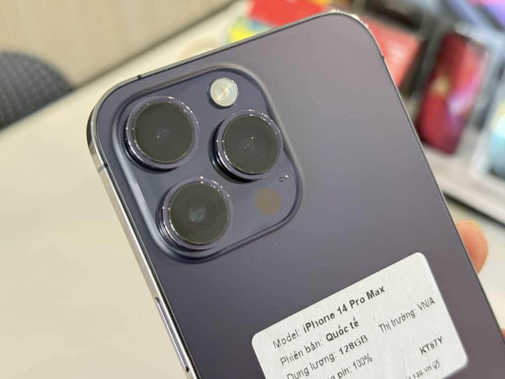 Cận cảnh Dynamic Island và cụm camera 48MP trên iPhone 14 Pro Max cũ tại 126.vn