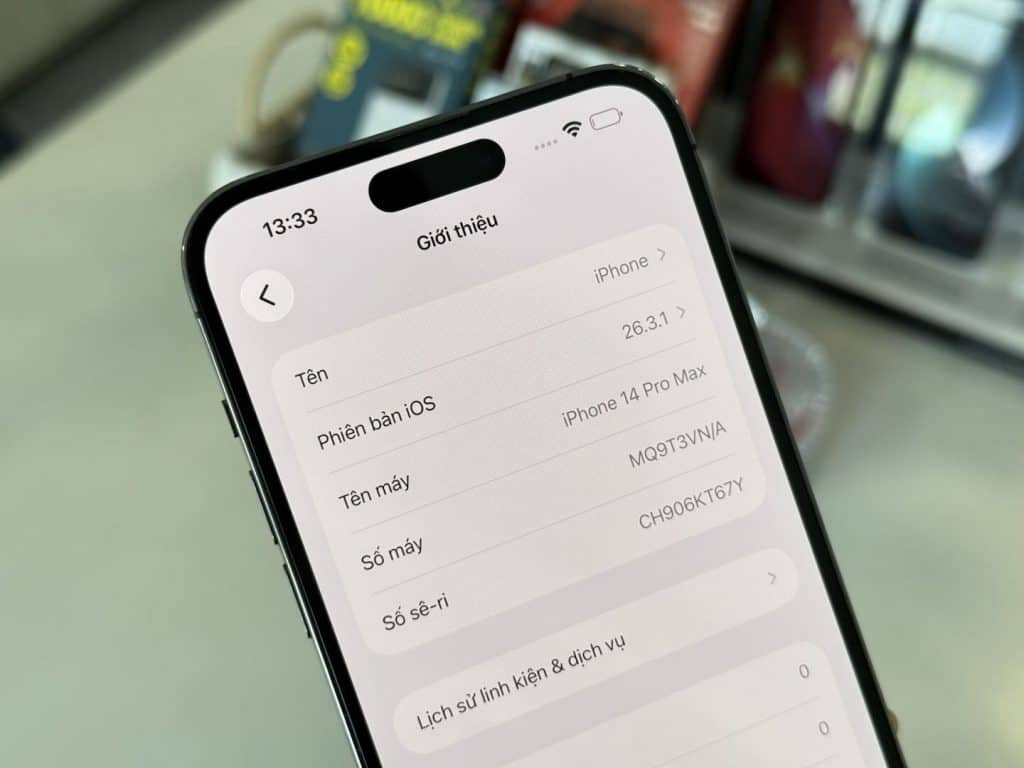 Screenshot màn hình Cài đặt Giới thiệu hiển thị model iPhone 14 Pro Max và mã phiên bản