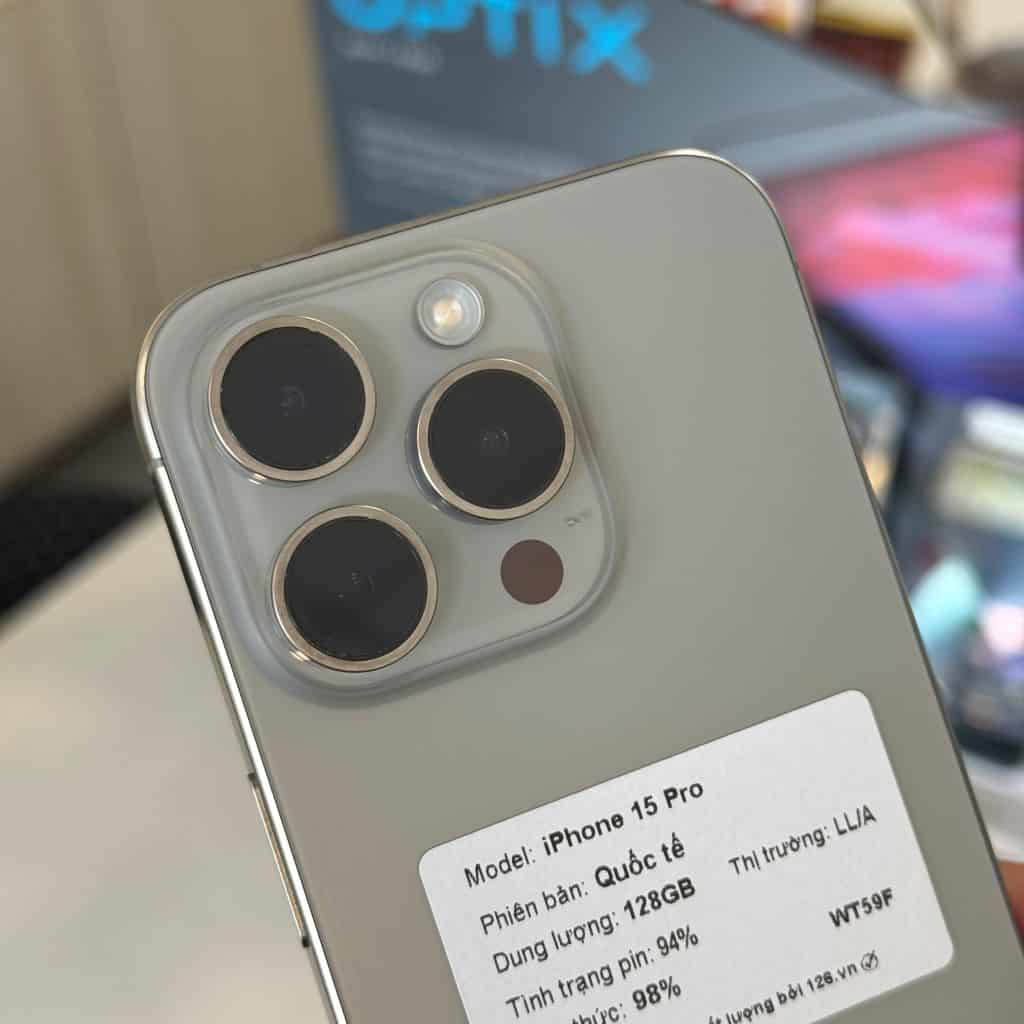 iPhone 15 Pro cũ với khung Titanium nhẹ và cổng USB-C ảnh thật tại 126.vn Vĩnh Long