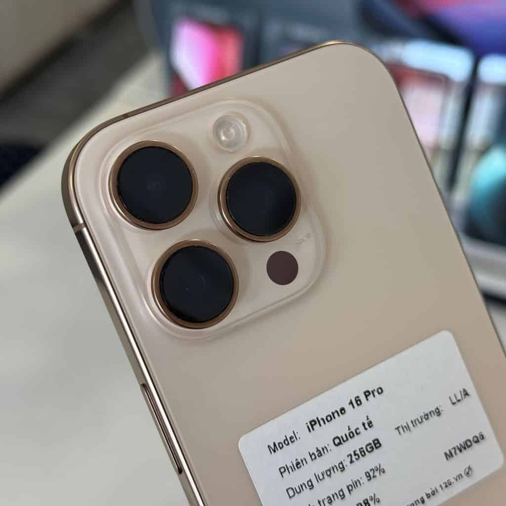 Cụm camera iPhone 16 Pro cũ với ống kính 5x telephoto chụp ảnh thật tại 126.vn Vĩnh Long
