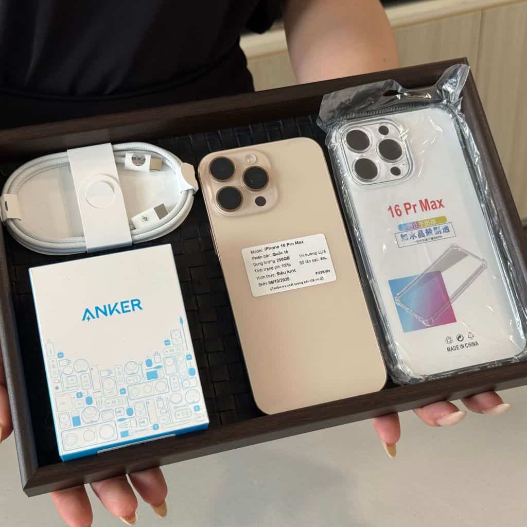 Giao máy iPhone 16 Pro Max cũ tại cửa hàng 126.vn Vĩnh Long