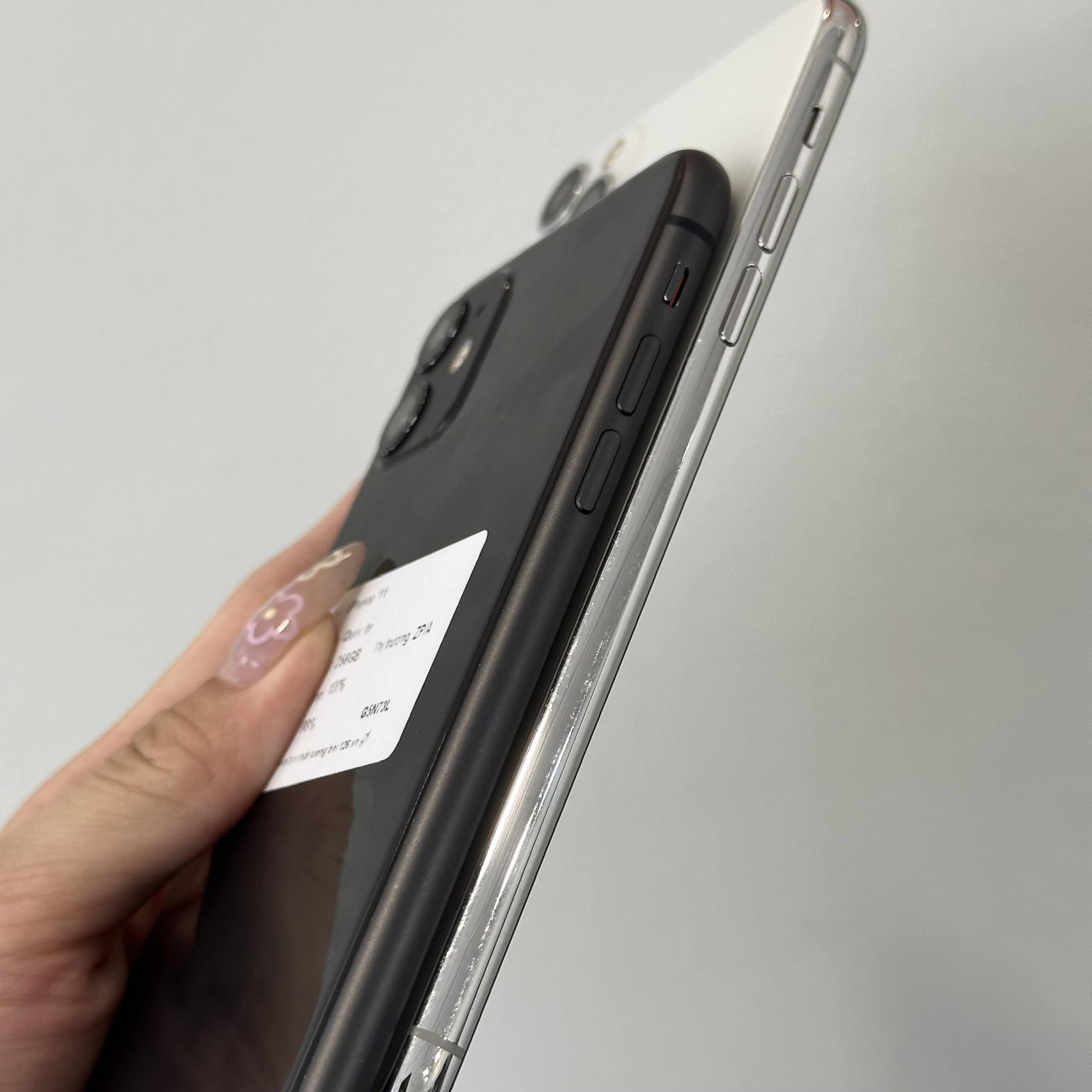 Cạnh viền iPhone 11 khung nhôm và 11 Pro khung thép