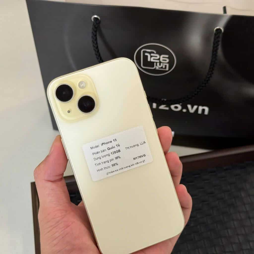 126.vn giao iPhone 15 cũ tận nơi cho khách tại Vĩnh Long