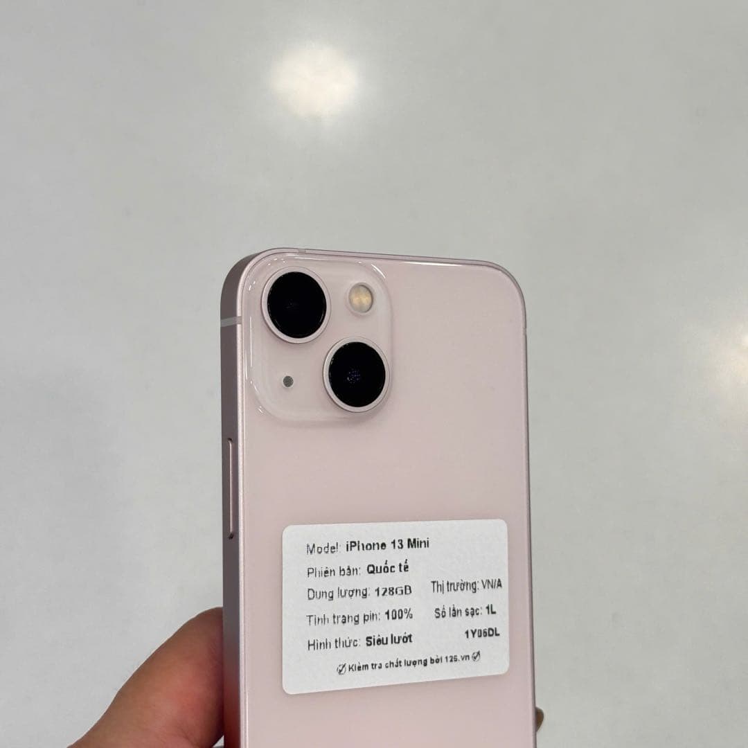 Cận cụm hai camera mặt lưng iPhone 13 mini cũ tại 126.vn