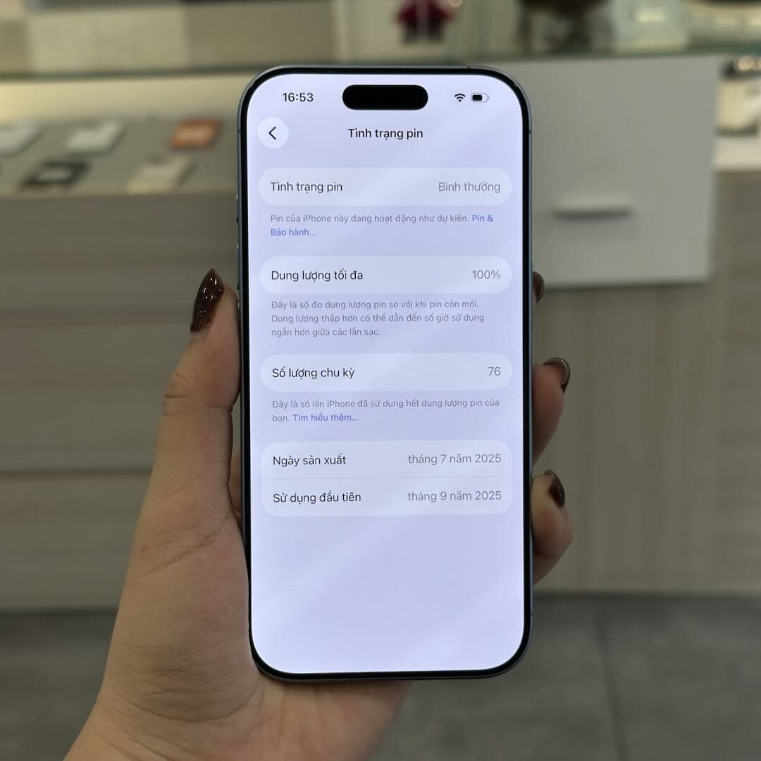 Màn hình Tình trạng pin của iPhone 17 lướt hiển thị phần trăm pin cao tại 126.vn