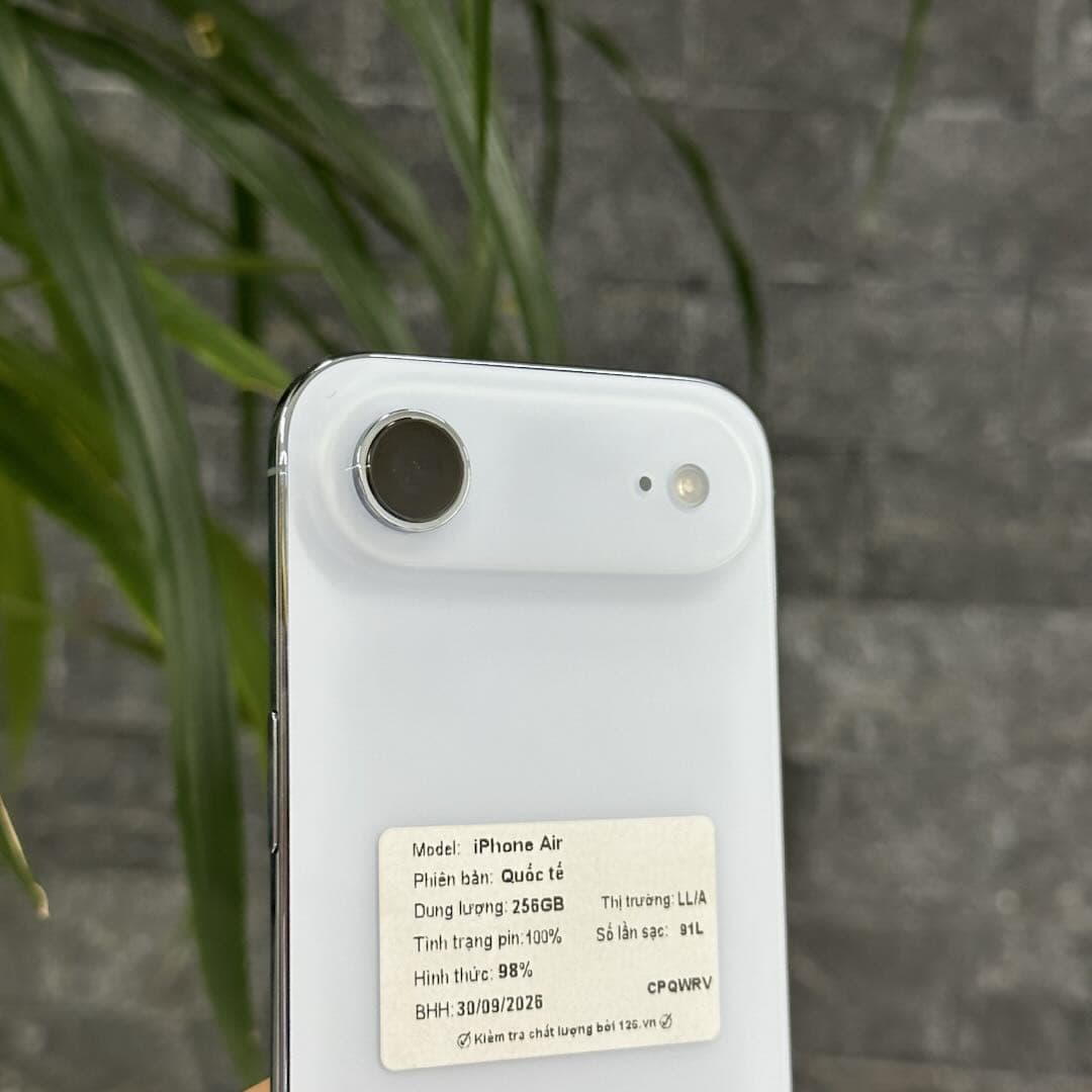 Cận cụm một camera 48MP duy nhất của iPhone Air cũ tại 126.vn