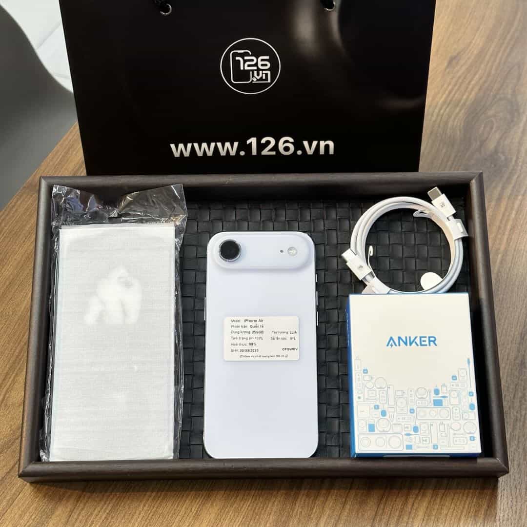 Trọn bộ iPhone Air cũ kèm túi 126.vn, sạc Anker và ốp lưng khi nhận máy tại Vĩnh Long