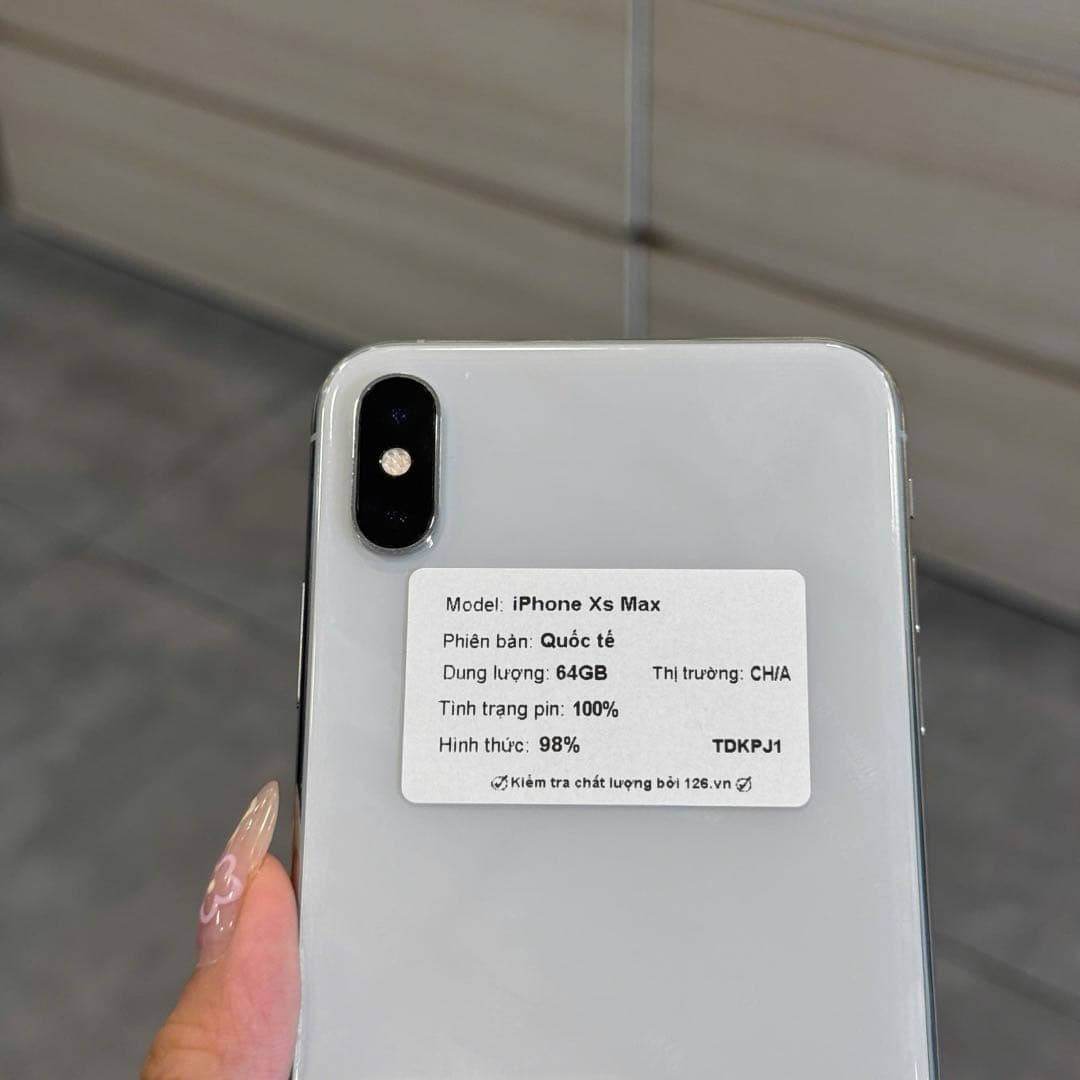 Mặt lưng iPhone XS Max cũ kèm tem thông tin máy của 126.vn